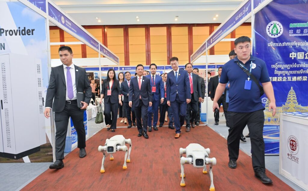 カンボジアは工場投資が25%急増しハイテク産業の変革を推進