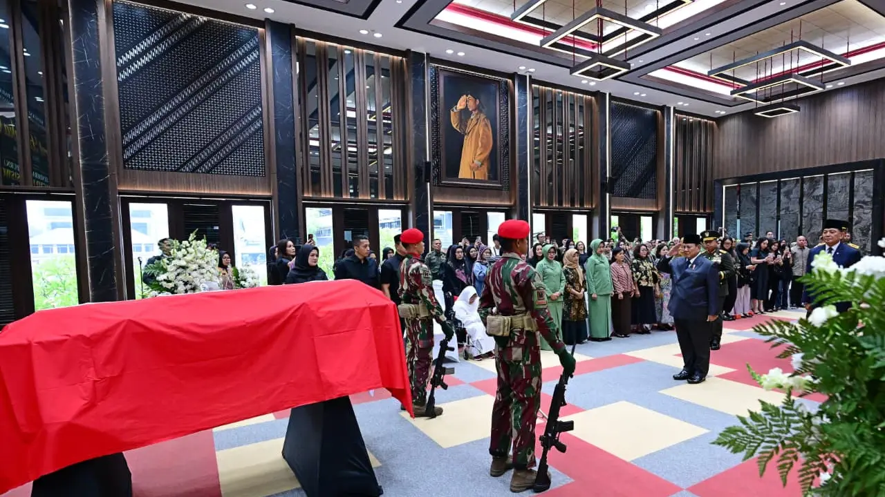 President Prabowo Pays Last Respects to Former Army Chief of Staff Subagyo