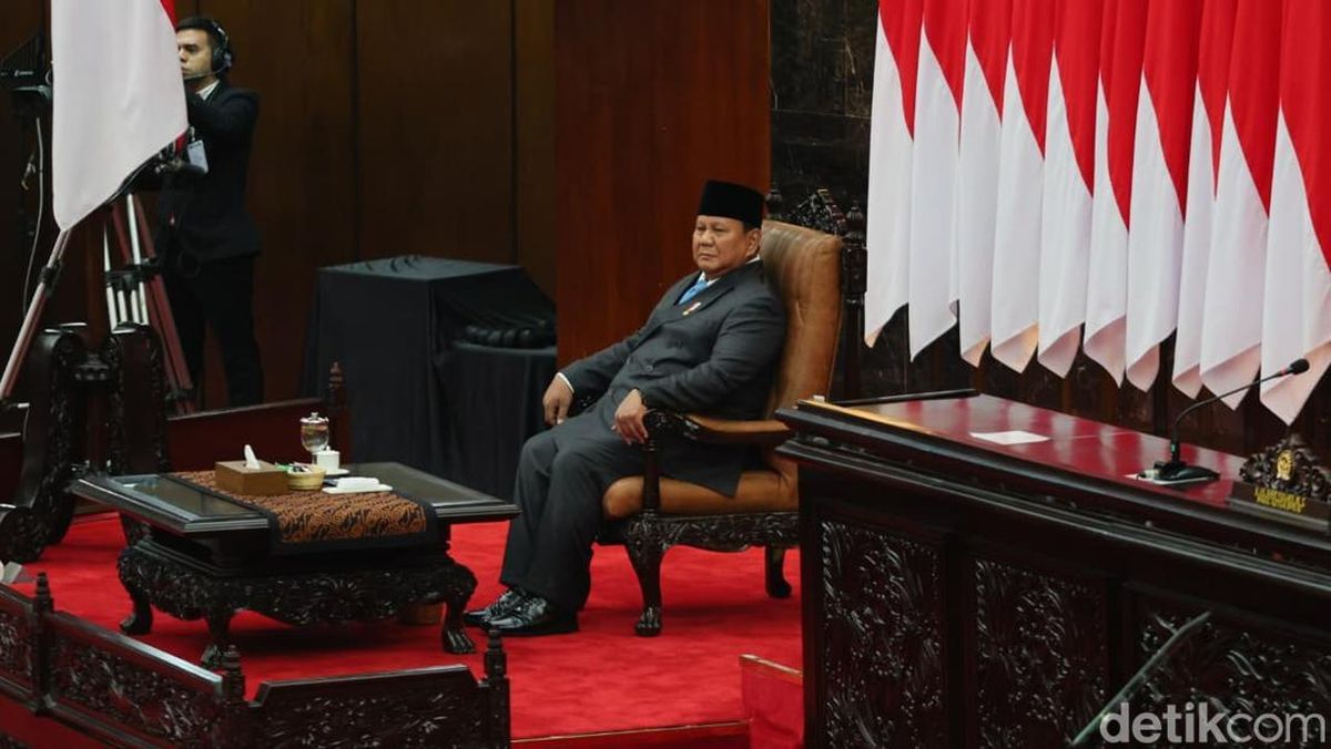 President Prabowo Criticizes Bureaucratic 'Evening Signature' Habits, Cites Golkar Ministers