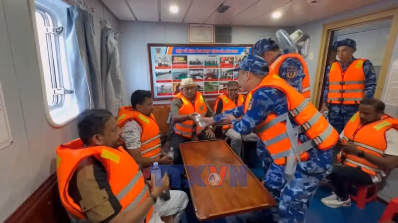 Phu Quoc Canoe Capsizing: Coast Guard Region 4 Launches Rescue Operation