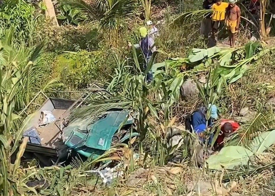 南コタバト州で多目的車転落、2名死亡・10名負傷