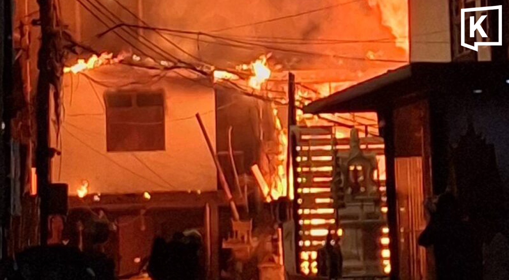 Fire Destroys Houses in Bangkok's Din Daeng Wooden Community
