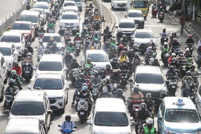 エルニーニョ「ゴジラ」襲来で大気汚染悪化か インドネシア市民の健康懸念