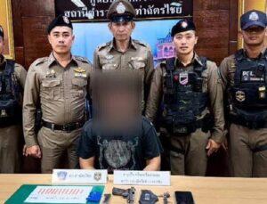 プーケット検問所、銃と薬物所持の男を逮捕
