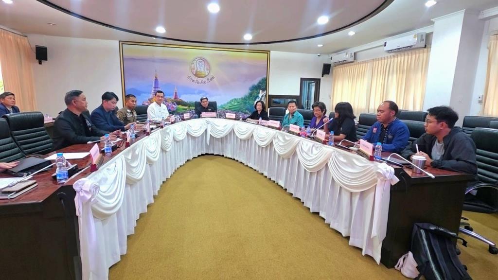 Chiang Mai Governor Meets Committee on Travel Rights to Discuss Public Transport Improvement Proposals