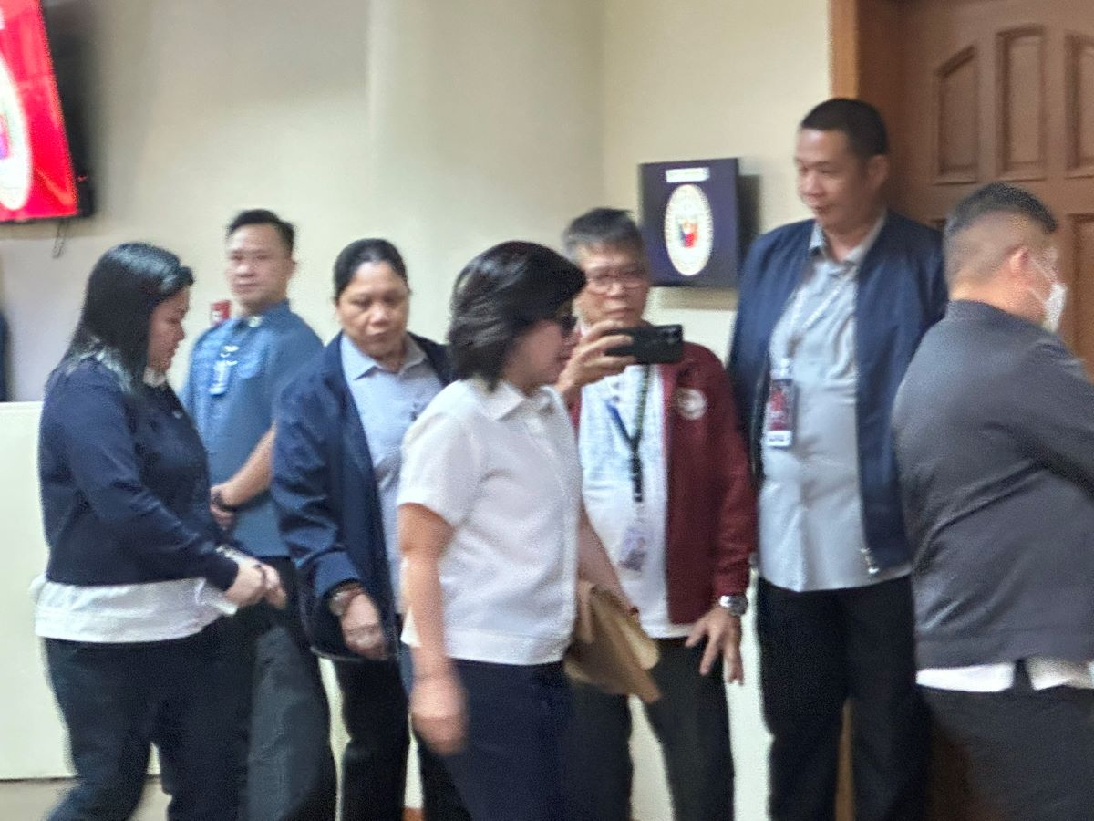 Vice President's impeachment trial: Aide Zuleika Lopez arrives at Senate as witness