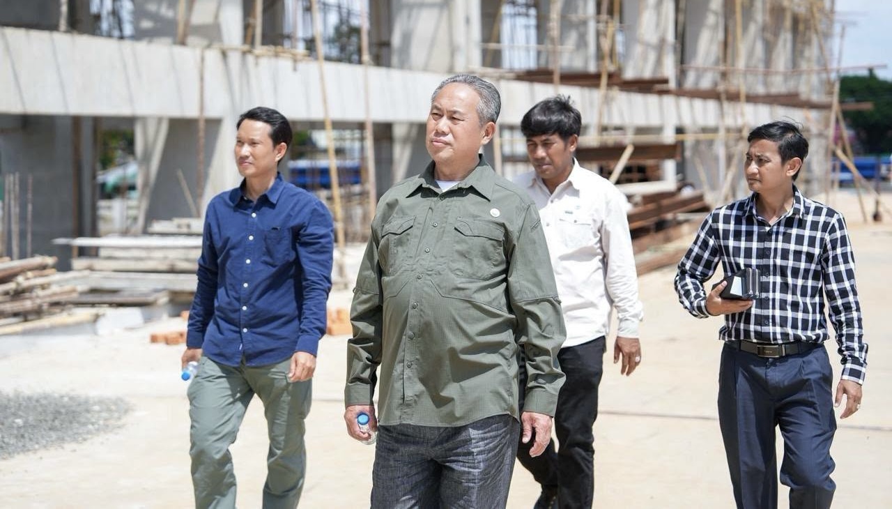 カンボジア、洪水対策と水資源管理強化 - 灌漑施設建設と河川沿岸保護工事を視察