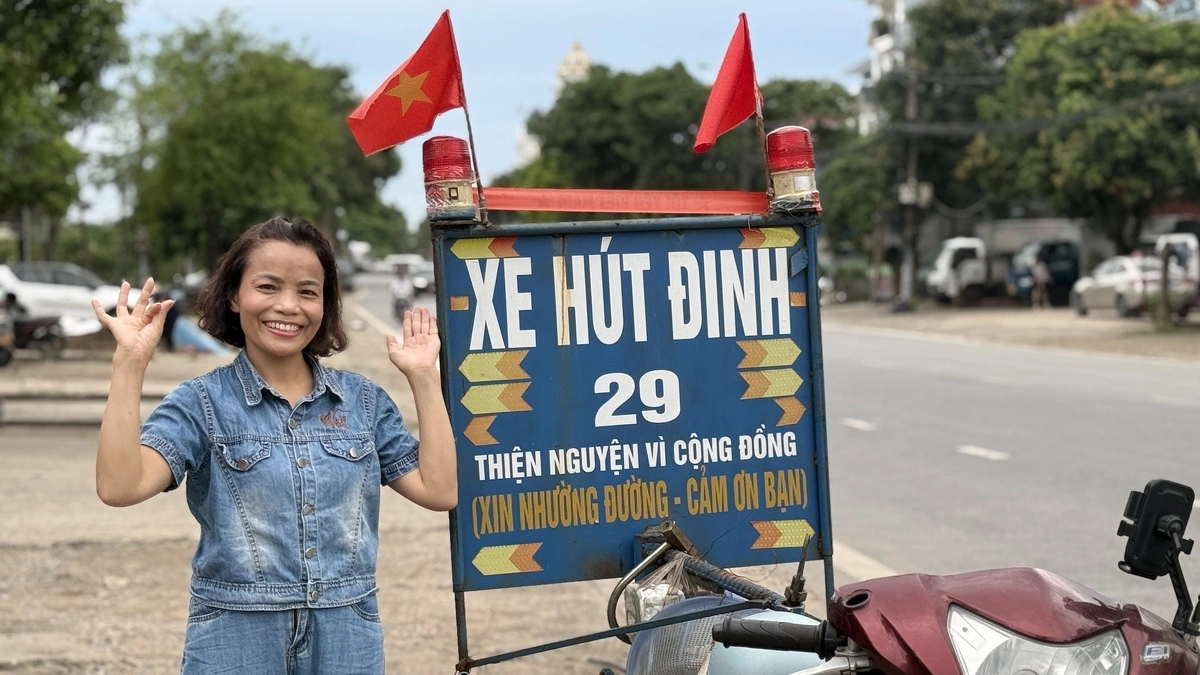 Woman Spends Nights Clearing Roads of Nails in Hanoi