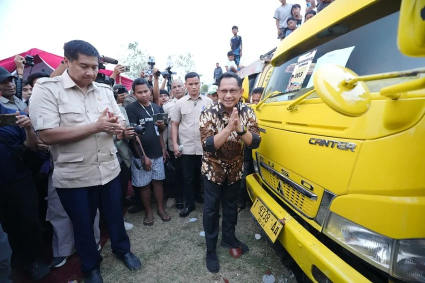 125 Trucks Depart to Support President Prabowo's Roofing Program