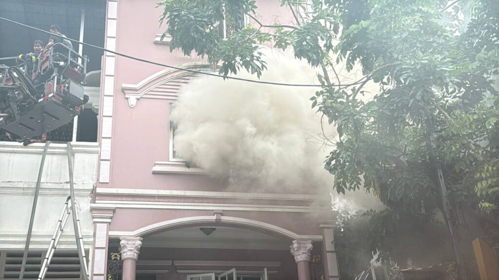 Major Fire Engulfs Second Floor of Residence in Phnom Penh, No Injuries Reported