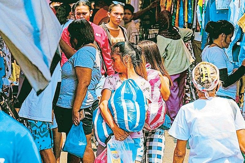 Philippine Firms Optimistic, Consumers Wary Amid Divergent Sentiments