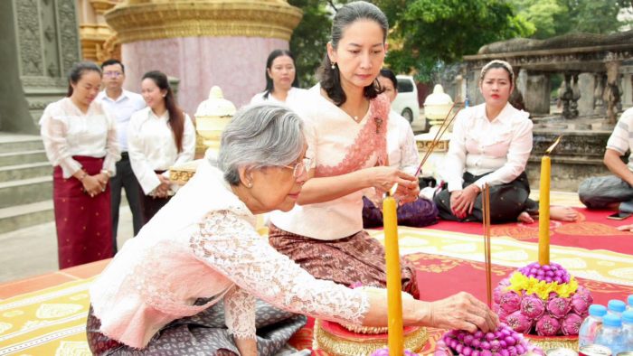 Phnom Penh Hosts Pchum Ben Religious Ceremony