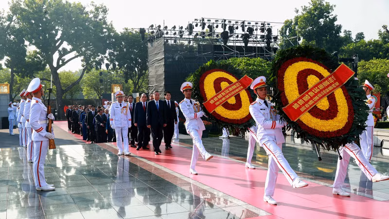 Vietnamese Leaders Pay Homage to Fallen Heroes on War Invalids and Martyrs Day