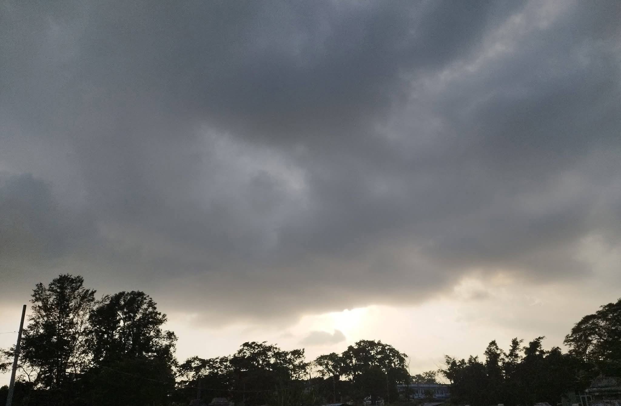 Monsoon continues to be strong, thunderstorms expected in the next 2 days