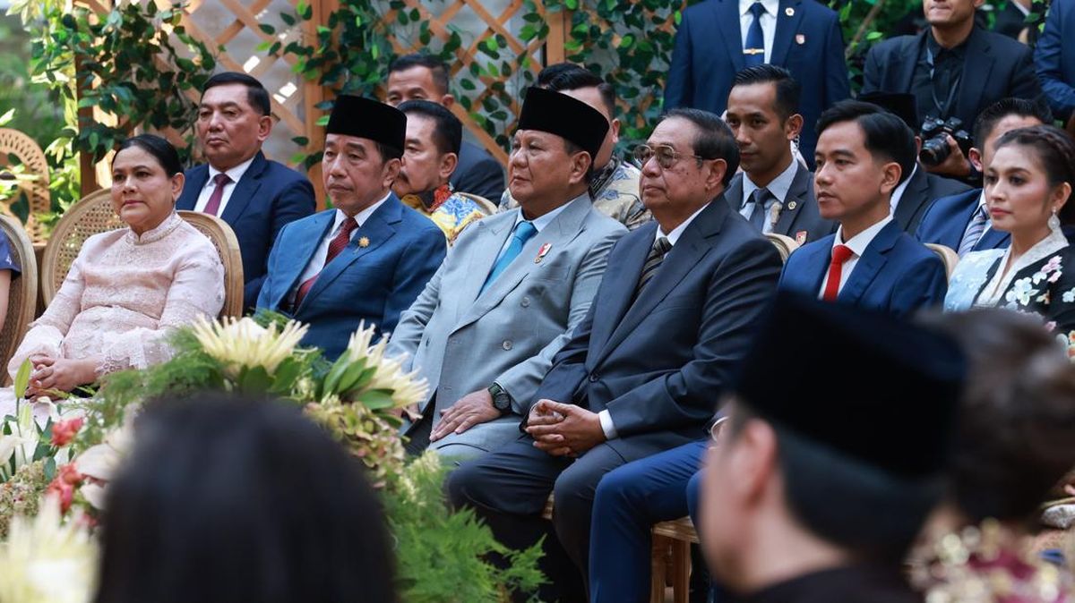 Prabowo and Jokowi Sit Side-by-Side at Boy Thohir's Son's Wedding