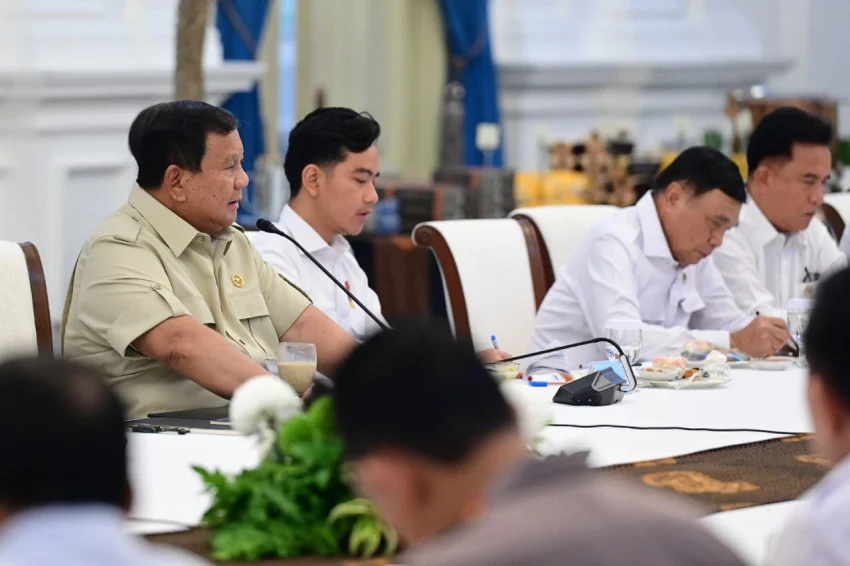 Jokowi Instructs Volunteers to Support Prabowo-Gibran Until 2029