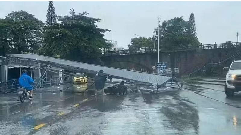 Typhoon No. 1 Hits Northern Vietnam Coast, All-Out Effort for Transport Restoration
