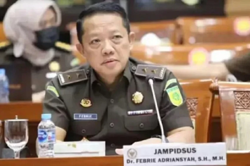 Febrie Adriansyah Appears for Kejagung Examination, Evading Media Capture