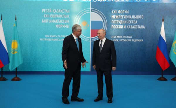 カザフ大統領、停戦案を提示 ロシア・ウクライナ双方に影響