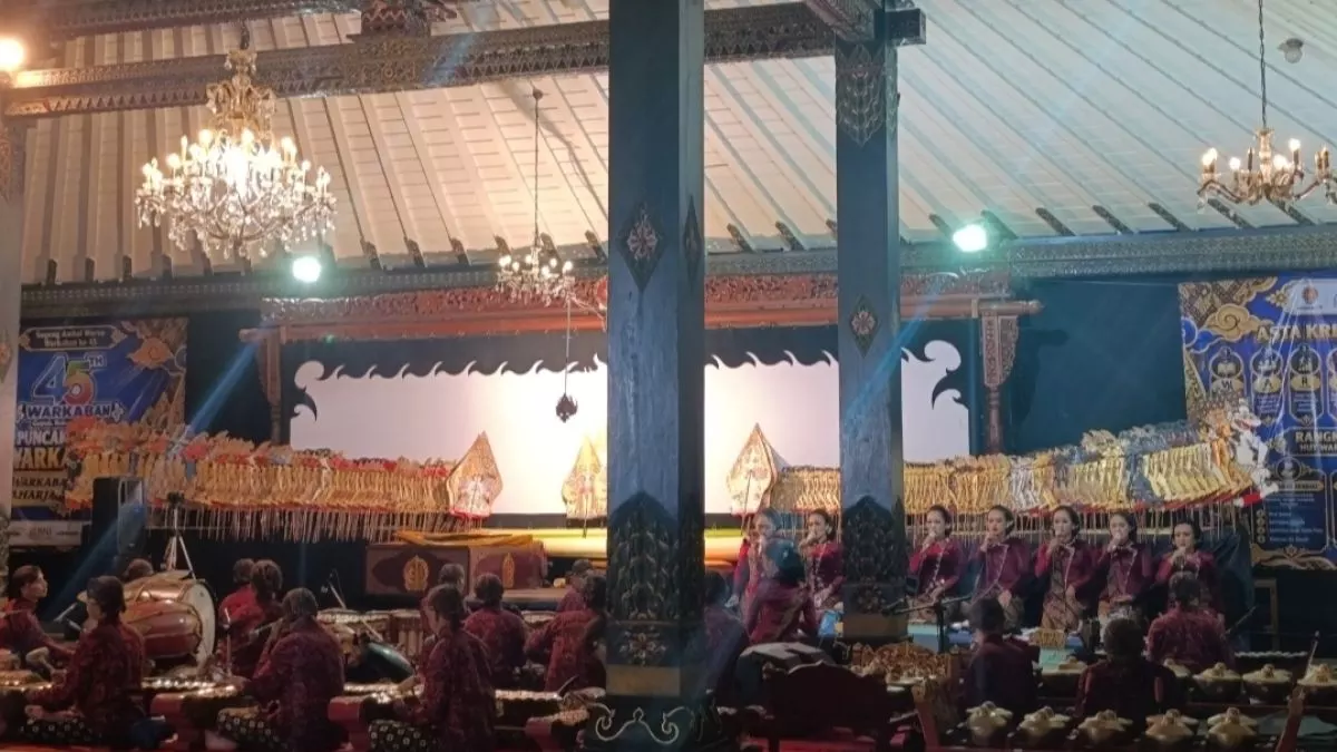 Warkaban Preserves Javanese Culture with Wayang Kulit Performance at TMII