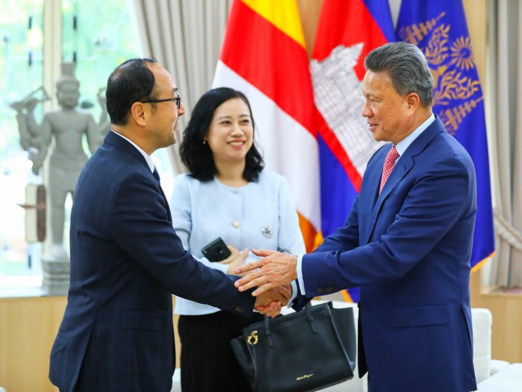 カンボジアと中国、経済協力の深化を確認 新経済商務官が着任
