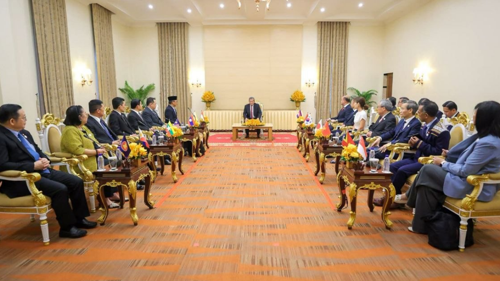 Cambodia, ASEAN & ASEAN+3 Pledge to Build People-Centric Public Services