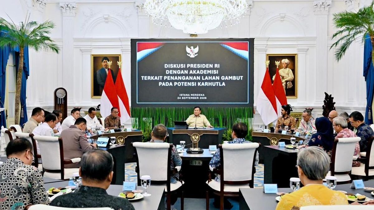 Prabowo Holds Karhutla Discussion with Experts, Orders Regulatory Review