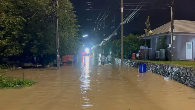 Bang Lamung Submerged: 50 Homes Flooded by Continuous Heavy Rain