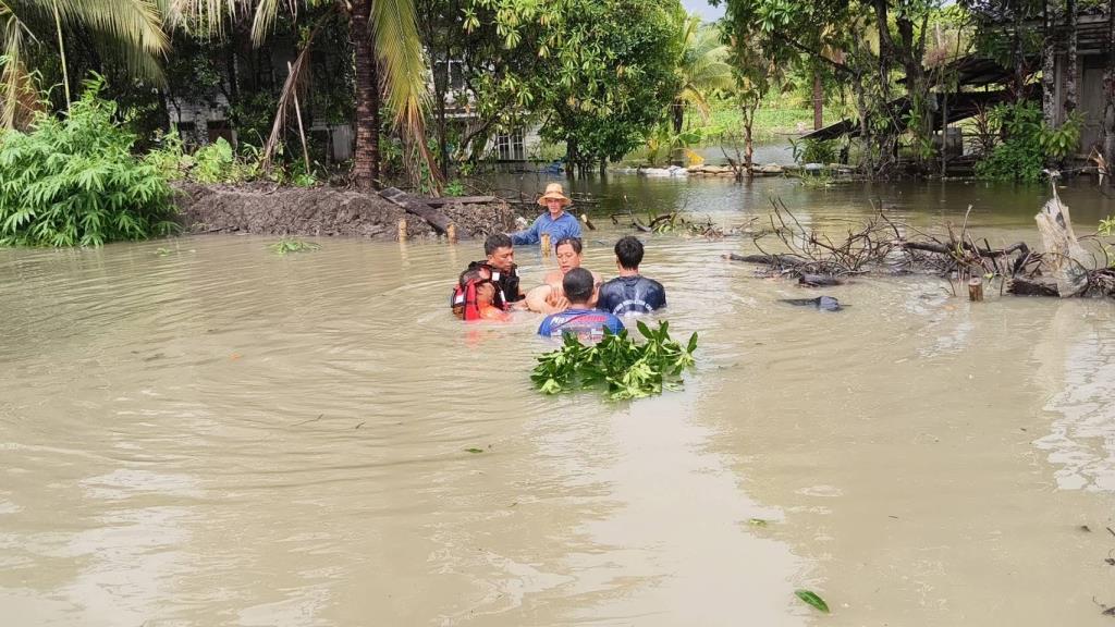 タイ南部、高潮でココナッツ農園の堤防決壊 作業員1名死亡