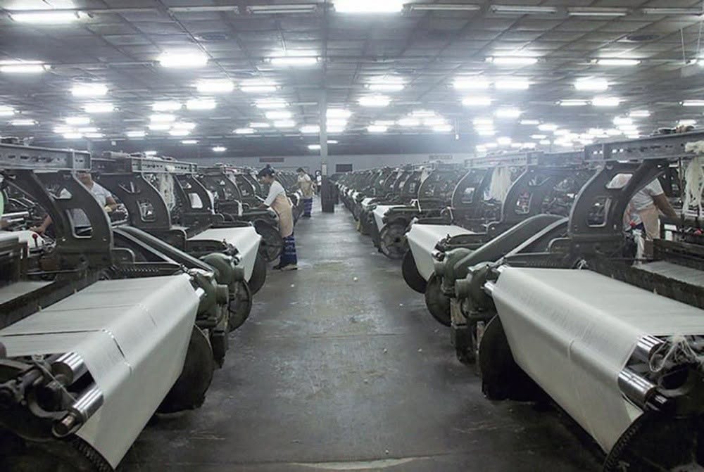 Over 140 Million Kyats in Salaries for Pakokku No. 5 Garment Factory Staff Robbed at Gunpoint in Front of Factory