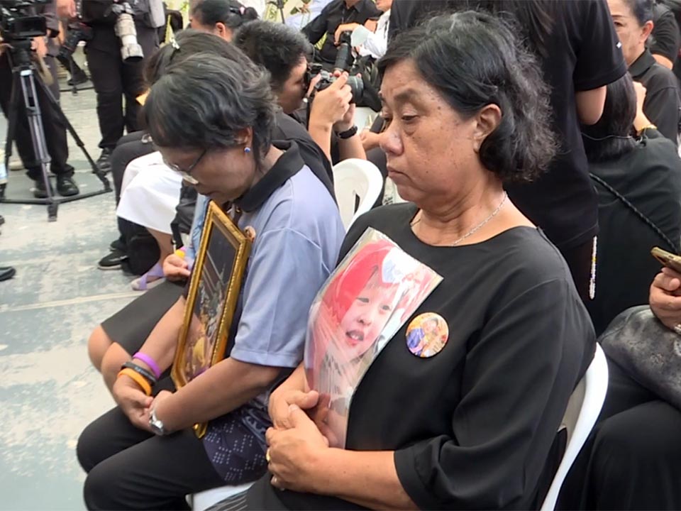 Thai Mourners Gather for Princess Bajrakitiyabha at Chulalongkorn Hospital