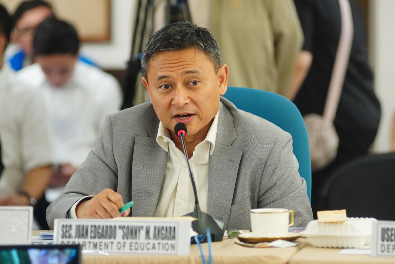 Over 20,000 Apply for 10,000 School Counselor Posts