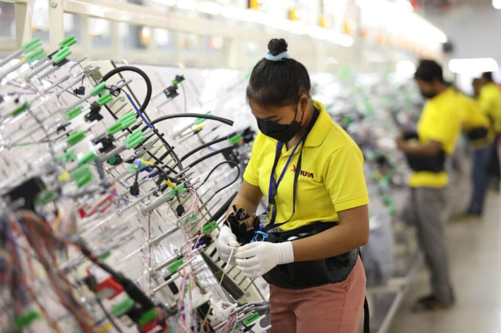 カンボジア、労働力参加率71.6%に上昇 雇用910万人
