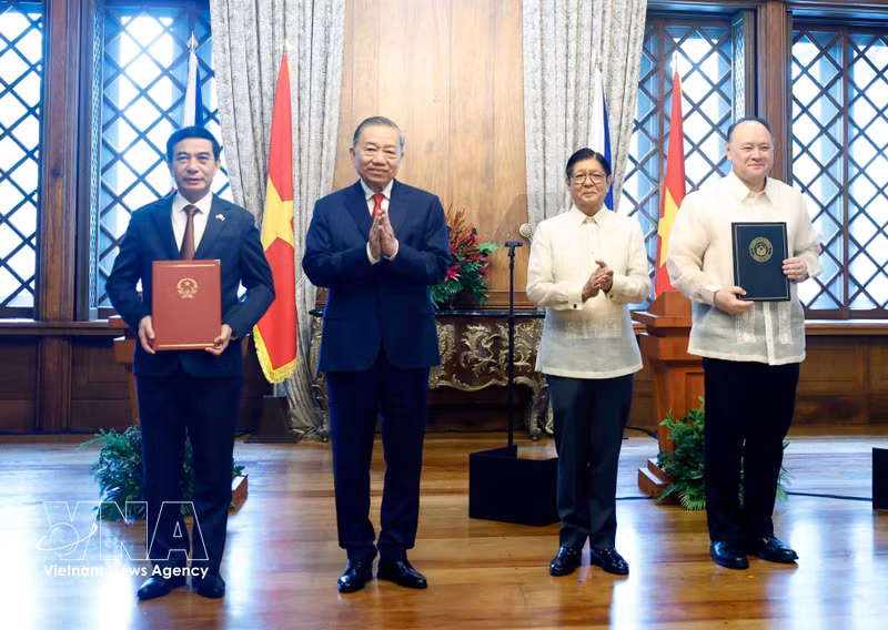 Vietnam, Philippines Elevate Ties to Enhanced Strategic Partnership