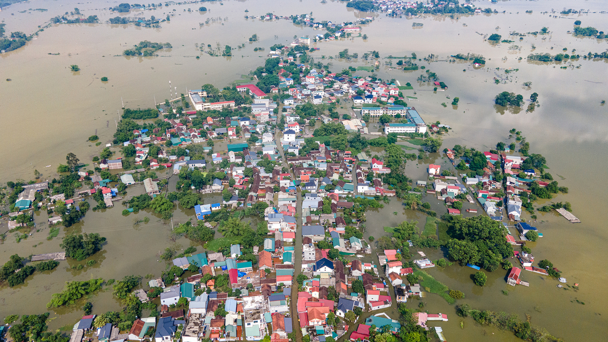 Hanoi Outskirts Flooded, Thousands Displaced as Bui River Swells