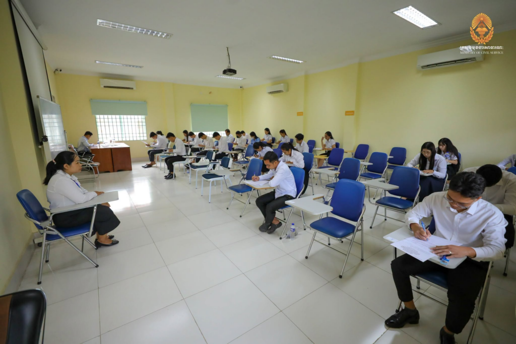 Cambodia's Ministry of Justice Holds 10-Hour Exam for 15 Positions, 566 Candidates Compete