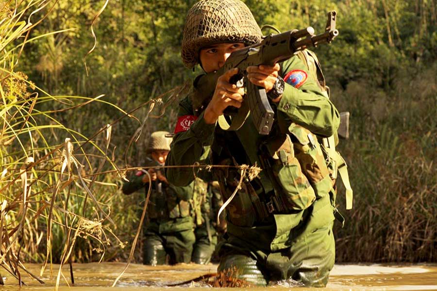 アラカン軍、戦略的港湾都市近郊で軍事政権の進攻を撃退、戦闘激化
