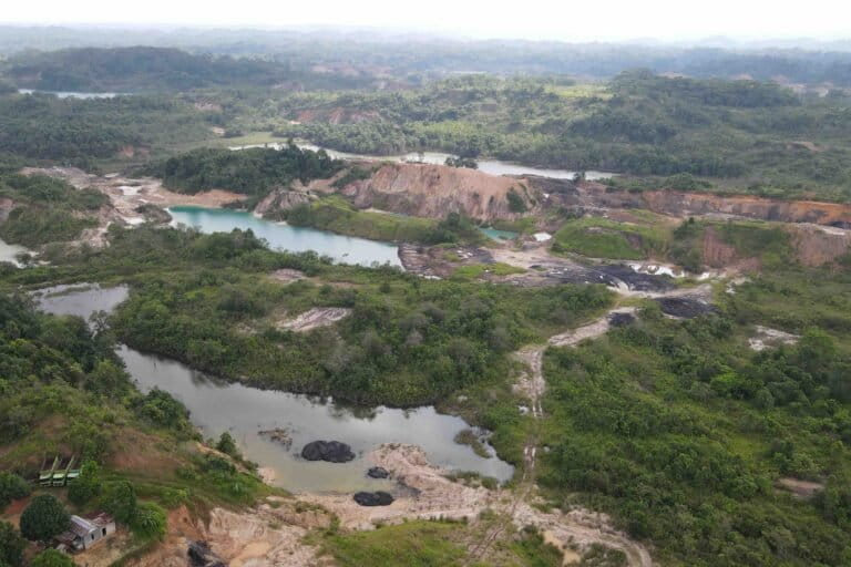 カリマンタン東部、石炭鉱山跡の事故死が後を絶たず