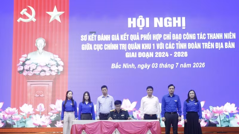 Vietnam's Youth Contribute to National Construction and Strengthening 'People's Hearts'