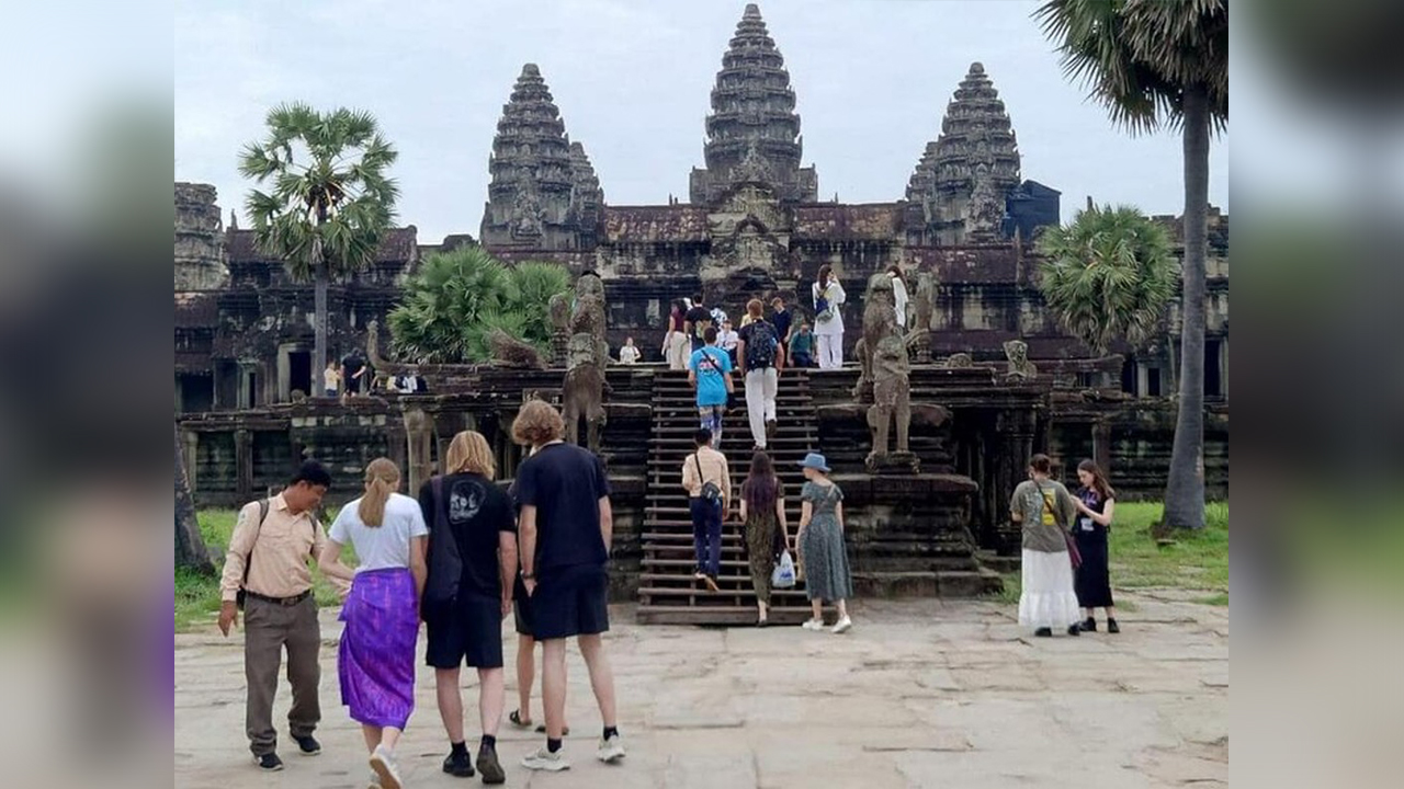 Cambodia Bets on Visa-Free Policy to Revive Declining Chinese Tourist Arrivals