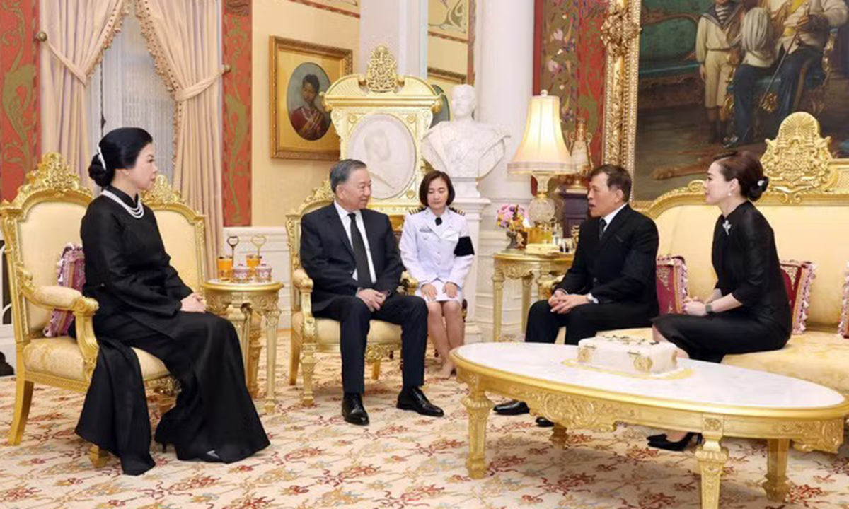 Vietnam's Top Leader Meets Thai King, Deepening Strategic Partnership on 50th Anniversary