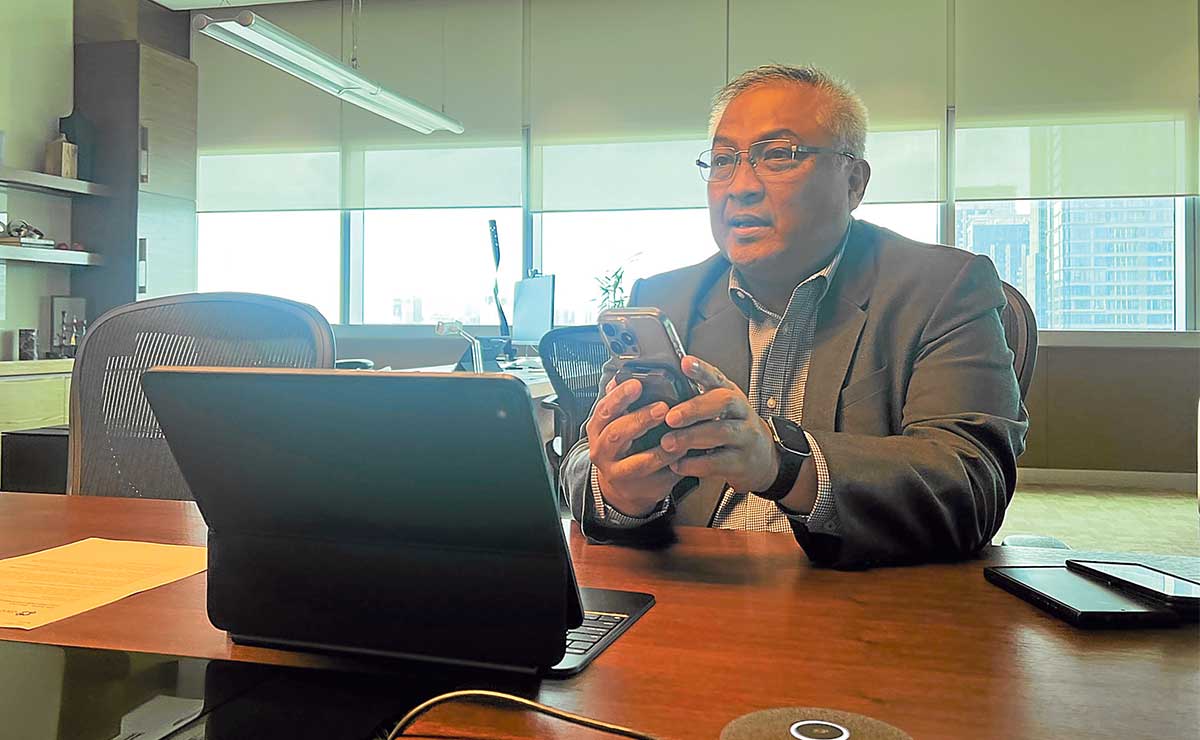 Globe CEO Urges 'Productive Paranoia' Amidst Fierce Competition