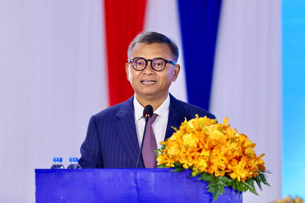 Cambodian Education Minister Urges Graduates to Persevere and Adapt in Professional Life