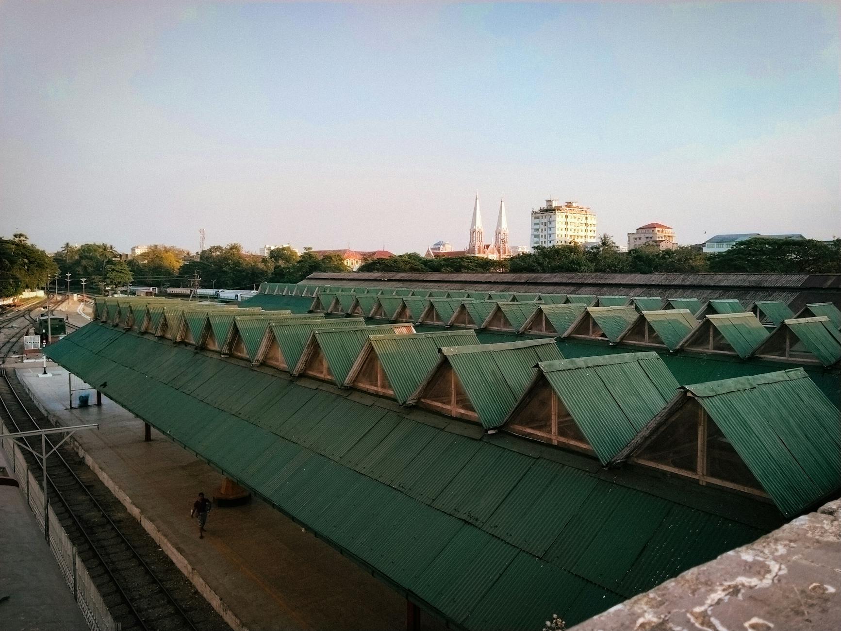 ミャンマー:ミン・アウン・フライン体制下の経済と平和、テイン・セイン時代との比較
