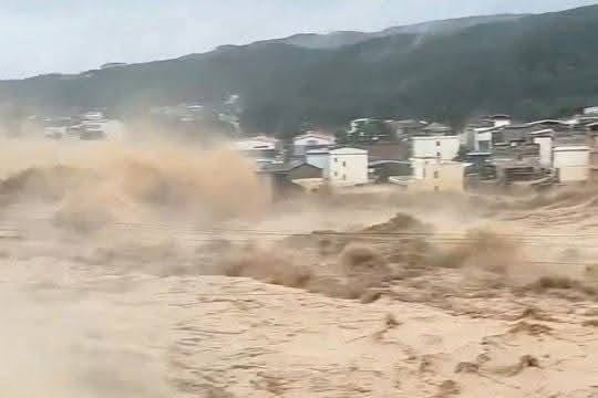 選挙で選ばれたカチン州政府、ケ・ティナン首相は、国民が懸念しているミッソン・プロジェクトを実行しようとしている