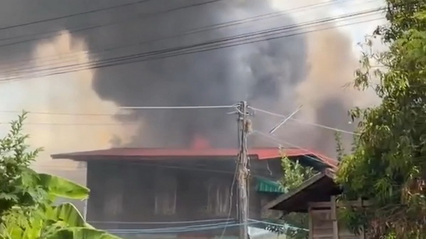 Fire caused by faulty wiring destroys 11 houses in Ubon Ratchathani