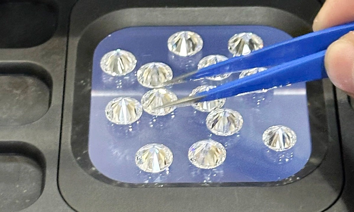 Indian employee, others indicted for smuggling diamonds into Vietnam
