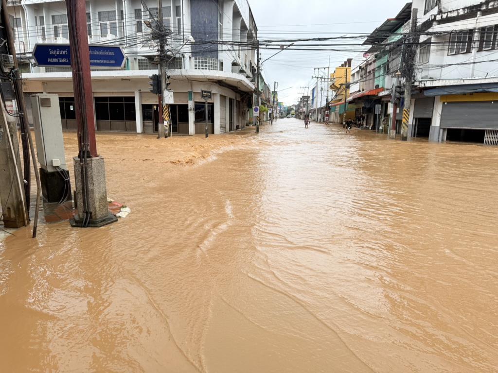 タイ、洪水被害地域へ生活必需品を供給 - 価格統制も実施
