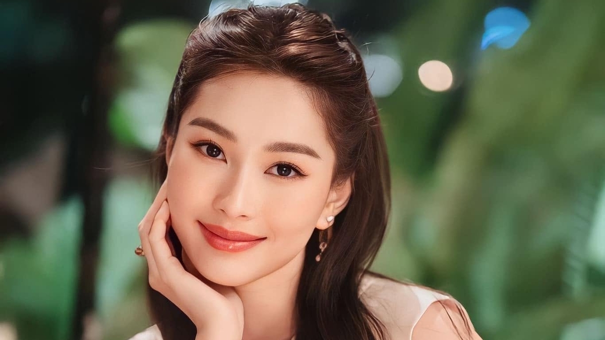 Vietnam's Dang Thu Thao: A Masterclass in Monochromatic Elegance