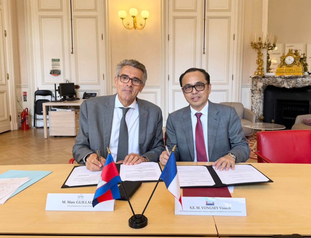 Cambodia, France Ink Accord to Draft New Legal Codes